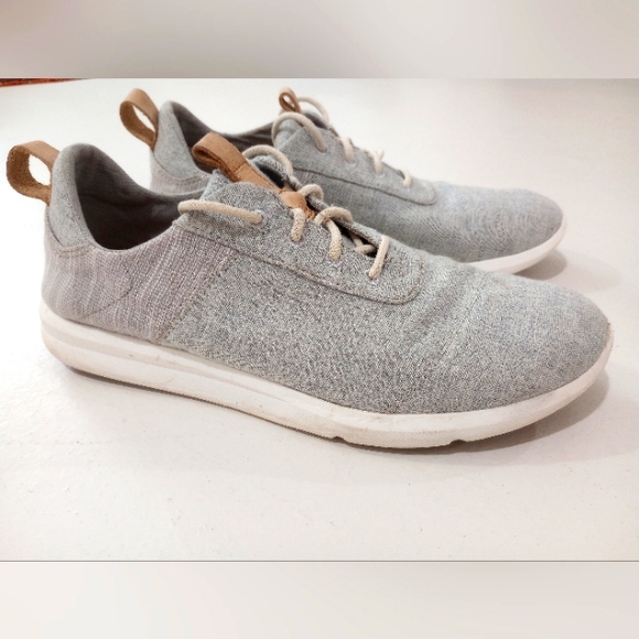 Toms Shoes - TOMS Cabrillo Light Gray Tennis Shoe size 9